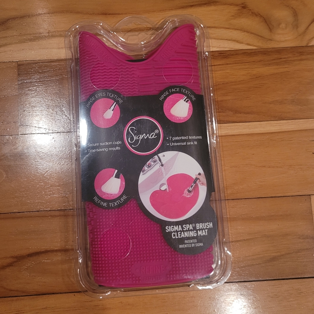 Sigma Spa brush cleaning mat